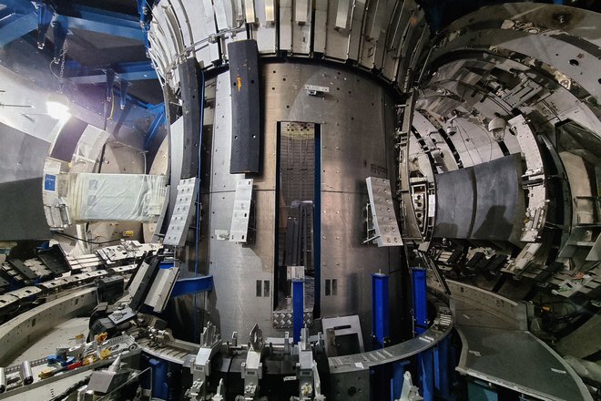 Tokamak Jet v Culhamu je prizorišče morda ključnih poizkusov v zgodovini fuzije. FOTO: Boštjan Videmšek/Delo
