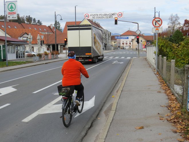 Kolesarska regionalka bo potekala tudi po Slovenski cesti v Mengšu. FOTO:&nbsp;Bojan Rajšek/Delo
