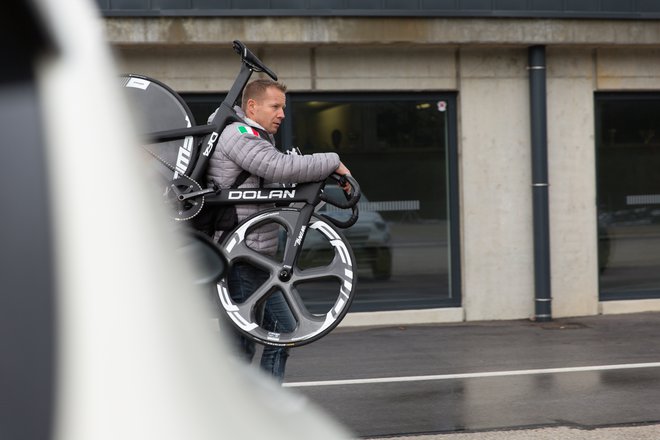 Ko sem prvič zajahal šprintersko kolo, sem se počutil kot v šoli na testu predklona. FOTO: Planetfit.si
