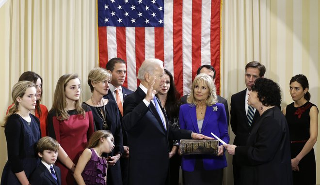 Člani rodbine Biden med prisego nekdanjega podpredsednika ZDA iz leta 2013. FOTO: Reuters
