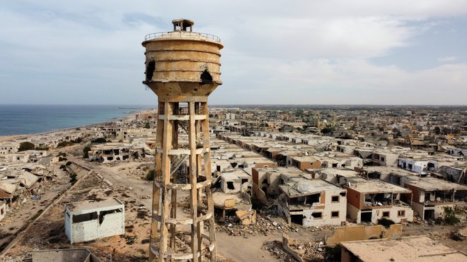 Več libijskih mest je bilo uničenih, najbolj (v spopadih z IS) Sirta. Foto Reuters

