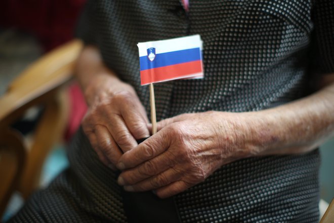 V duhu paketov za blažitev posledic epidemije in z mislimi na volitve bi se utegnilo zgoditi, da bi za kako leto izdatek prenesli na proračun. FOTO: Jure Eržen/Delo
