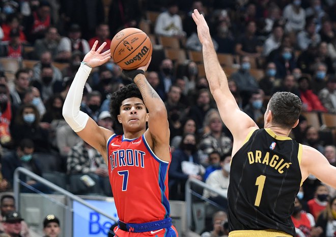 Goran Dragić ni mogel preprečiti zmage Toronta (na fotografiji v akciji Killian Hayes). FOTO: Dan Hamilton/USA Today Sports
