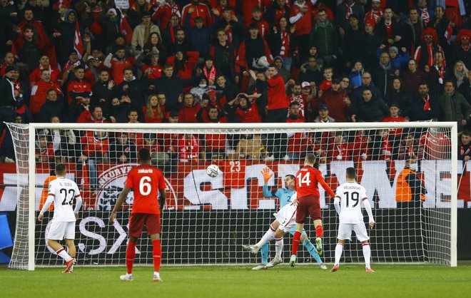 Švicarji so povsem nadigrali Bolgare. FOTO: Arnd Wiegmann/Reuters
