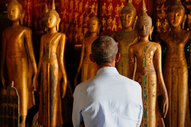 V avtobiografiji se nekdanji ameriški predsednik Barack Obama prikazuje kot človek upanja, a tudi kot človek, ki se dobro zaveda svojih omejitev. FOTO: Jonathan Ernst/Reuters
