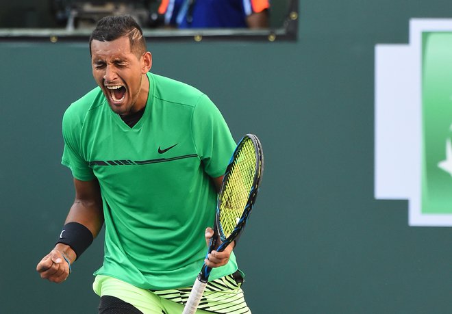 Nick Kyrgios proslavlja po zmagi nad Novakom Đokovićem v Indian Wellsu leta 2017. Srba je zaradi njegove (po Kyrgiosovem mnenju posiljene) simpatičnosti večkrat javno kritiziral.&nbsp;FOTO: Jayne Kamin-Oncea/Reuters
