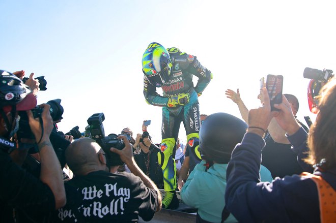 Valentino Rossi je pravzaprav motociklistično božanstvo. FOTO: Jose Jordan Afp
