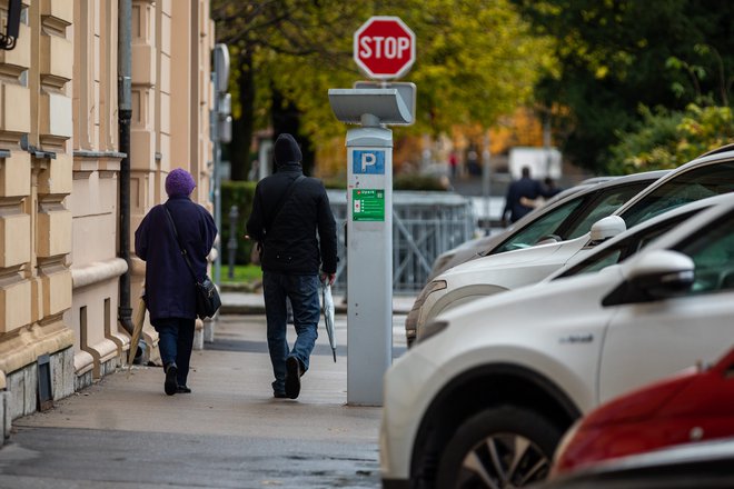 Parkiranje se bo v središču mesta podražilo za petdeset odstotkov. FOTO: Črt Piksi
