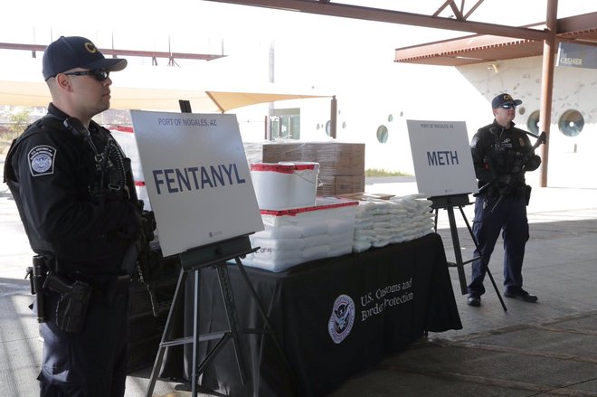 Fentanil je prehitel heroin kot najbolj smrtonosna droga, preprodajalci pa ga mešajo v druga mamila in zato raste tudi število smrtnih primerov zaradi kokaina in metamfetaminov. FOTO: Reuters
