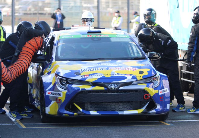 Toyota skupaj s partnerji išče rešitve za pogon motorjev z notranjim zgorevanjem &ndash; vodik poskušajo na dirkah uporabljati v prirejenem bencinskem motorju. Foto Tim Kelly/Reuters
