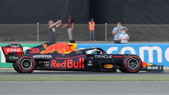 Max Verstappen je v Katarju dobil uvodno ogrevanje za nedeljsko dirko. FOTO: Karim Jaafar/AFP
