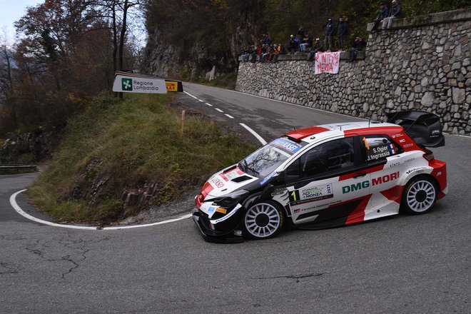 Sebastien Ogier vozi proti novemu naslovu svetovnega prvaka. FOTO: Andreas Solaro/AFP
