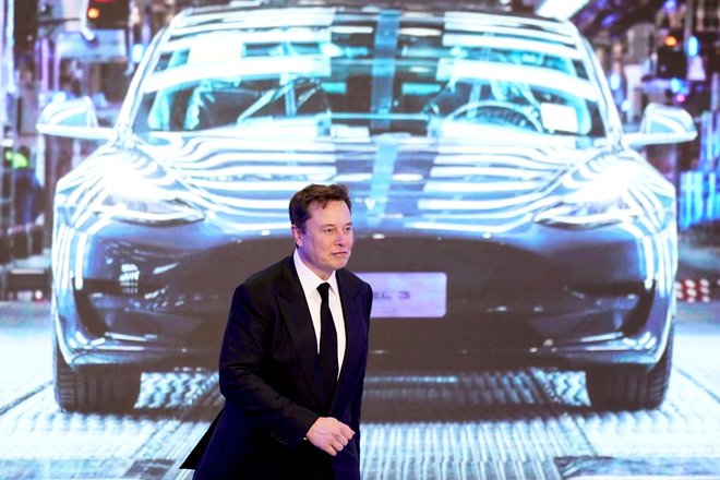 Za kar nekaj pretresa na borzi je poskrbel Elon Musk, ki je začel prodajati svoje delnice podjetja Tesla. FOTO: Aly Song/Reuters
