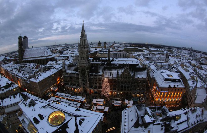 Tudi letos bo bavarska prestolnica zaradi širjenja koronavirusa ostala brez &shy;božičnega sejma. Foto Michaela Rehle/Reuters

