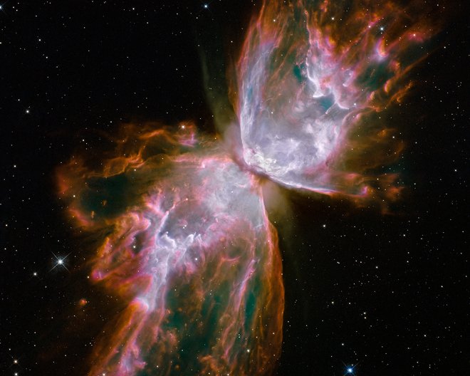 Na fotografiji je&nbsp;meglica&nbsp;NGC 6302 ali zaradi oblike meglica Metulj. To, kar je videti kot nežna krila, je pravzaprav plin, segret na okoli 20.000 stopinj Celzija. Gre za ostanek zvezde, ki je imela maso petih Sonc.&nbsp;NGC 6302 leži v Galaksiji, okoli 3800 svetlobnih let stran od nas. FOTO:&nbsp;NASA, ESA in&nbsp;Hubble SM4 ERO
