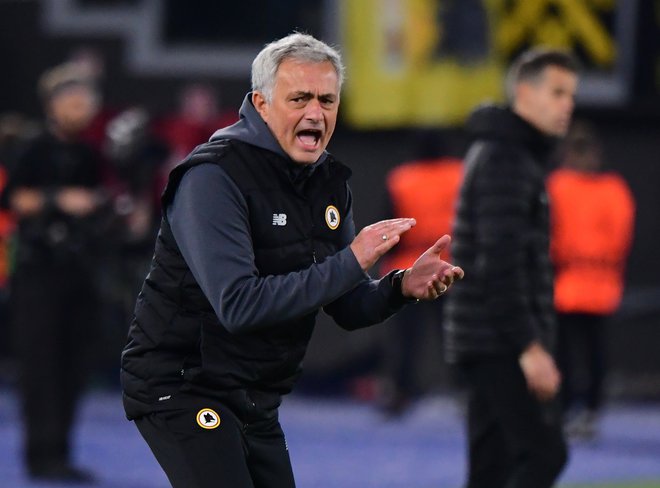 Trener Jose Mourinho naravnost uživa v &raquo;vzgajanju&laquo; mladih nogometašev. FOTO: Alberto Lingria/Reuters
