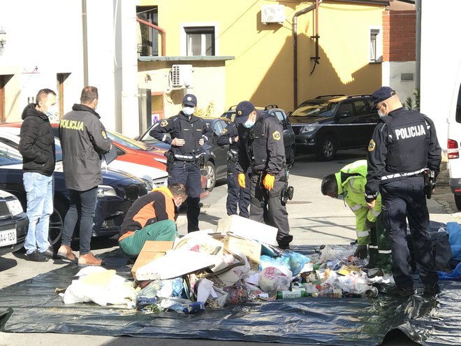 Policija je po dejanju v Bertokih iskala dokaze in jih zbrala dovolj. FOTO: Moni Černe/Slovenske novice
