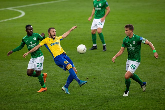 Nogometaši Olimpije so v zadnjem hipu ostali brez domače tekme z Muro. FOTO: Voranc Vogel/Delo
