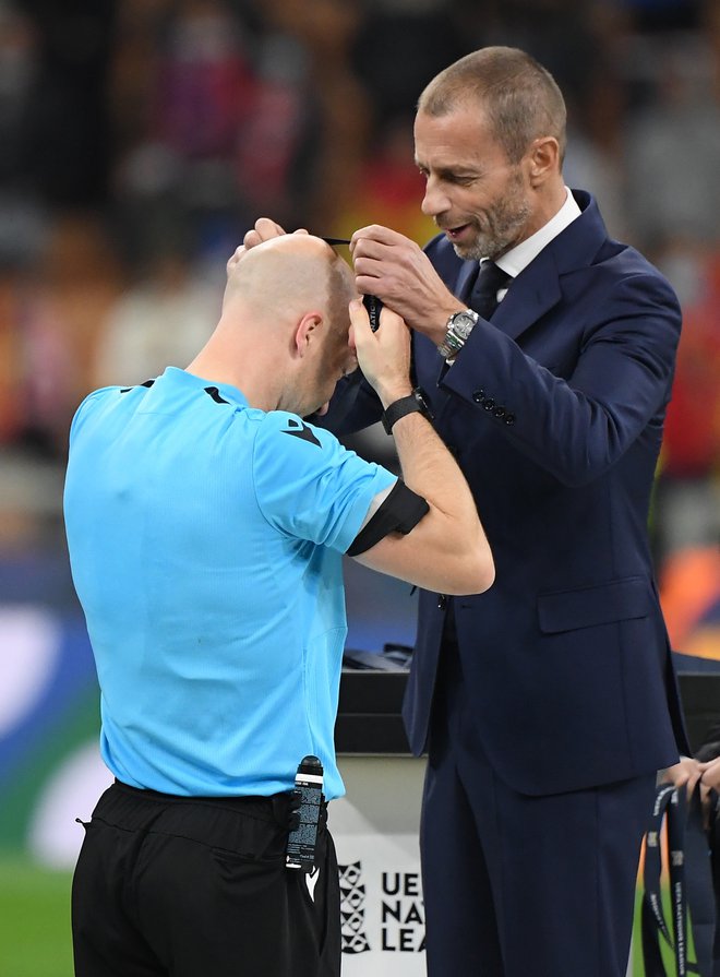 Aleksander Čeferin med zaključno slovesnostjo letošnjega finalnega turnirja lige narodov v Milanu. FOTO: Alberto Lingria/Reuters
