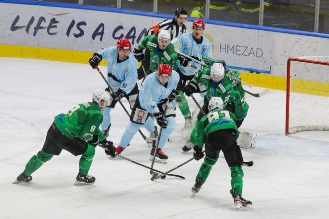 Hokejisti Olimpije so se večnim tekmecem oddolžili za oktobrski poraz. FOTO: Voranc Vogel/Delo
