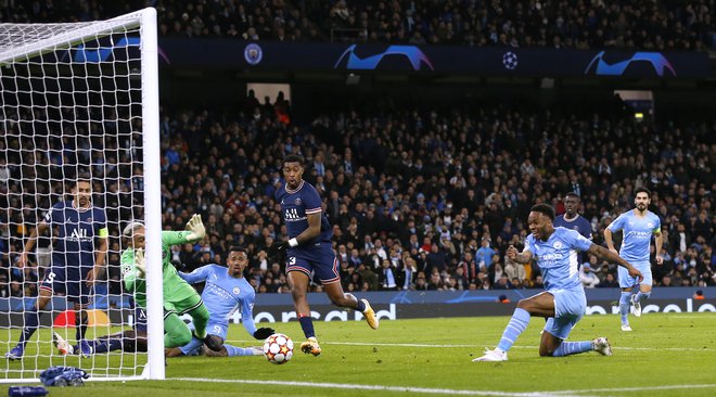 Takole je Raheem Sterling začel preobrat Manchester Cityja v derbiju s PSG. FOTO: Craig Brough/Reuters
