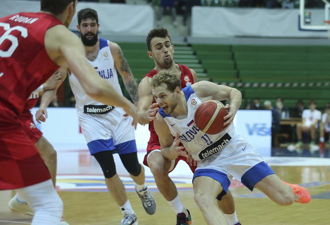 Jaka Blažič je dosegel 14 točk v prvem polčasu, v drugem le eno. FOTO: Jože Suhadolnik/Delo
