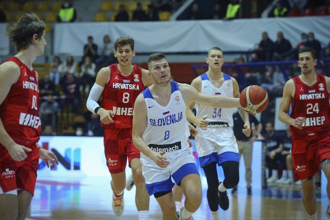 Kapetan slovenske izbrane vrste Edo Murić je do zadnje sekunde opogumljal soigralce. FOTO: Jože Suhadolnik/Delo
