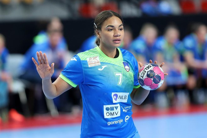 Elizabeth Omoregie se počuti domače v slovenskem dresu. FOTO:&nbsp;RZS
