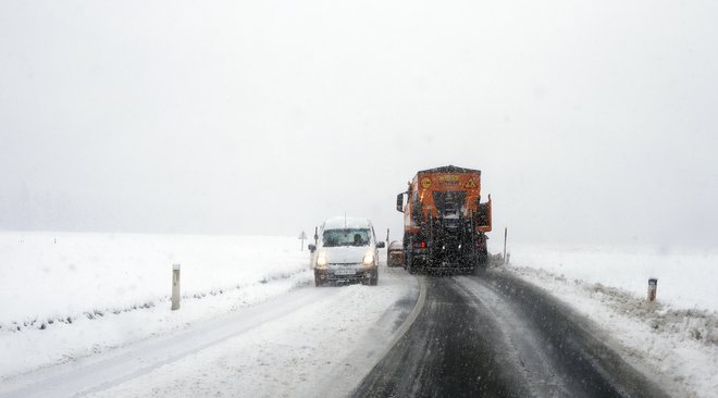 V nekaterih delih Gorenjske še sneži. FOTO: Blaž Samec
