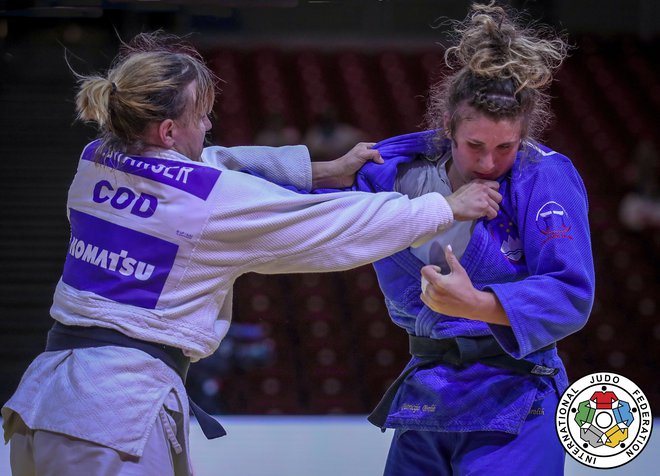 Patricija Brolih (desno) je bila v Abu Dabiju na pragu kolajne. FOTO: Marina Myorova/IJF
