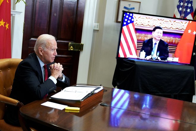 Joe Biden še ni razveljavil Trumpovega gospodarskega dogovora, ki zahteva gigantske kitajske nakupe ameriških kmetijskih in drugih izdelkov. Foto Mandel Ngan/AFP
