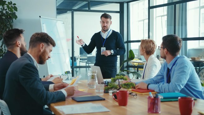 Bistvo koncepta družbene odgovornosti organizacije je etično delovanje in uresničevanje interesov vseh deležnikov. Da so to tudi zaposleni, se včasih pozabi. FOTO: Fractal pictures/Shutterstock
