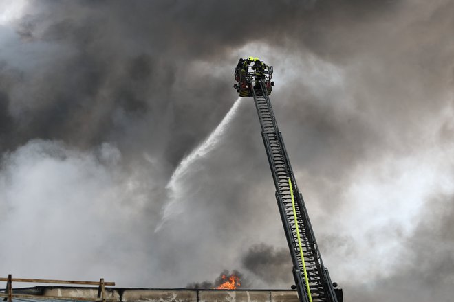 Požar v Vižmarjah.&nbsp;FOTO: Marko Feist
