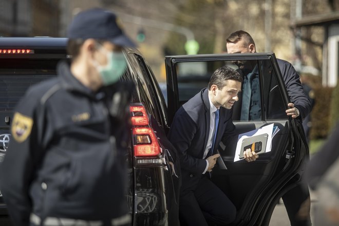 Prvak Matej Tonin podpira pobudo o političnem sodelovanju na sredini, slovenski politični prostor namreč potrebuje dialog, pravi. FOTO: Voranc Vogel
