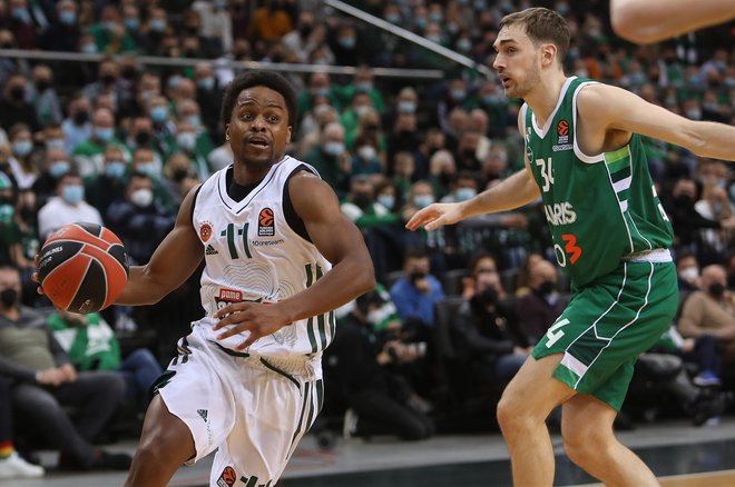 Yogi Ferrell (na fotografiji levo) se bo po novem dokazoval pri Cedeviti Olimpiji. FOTO: Euroleague
