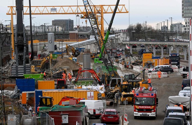 Zaradi eksplozije v bižini glavne železniške postaje v Münchnu&nbsp;je bil več ur prekinjen železniški promet. FOTO: Christof Stache/AFP
