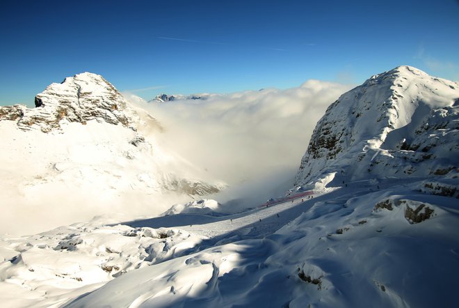 Snežna odeja v gorah se bo odebelila. FOTO: Jure Eržen/Delo
