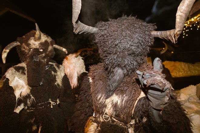 Drugje po Sloveniji so parkeljne tudi po videzu bolj približali avstrijskim krampusom, v Podkorenu pa še vedno ohranjajo prvotnejšo in bolj pristno podobo. Foto Črt Piksi
