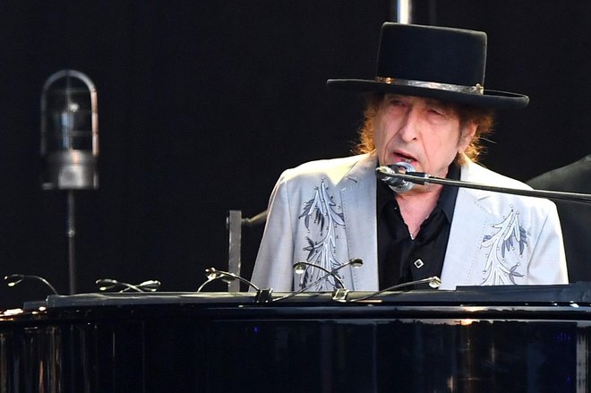 Boba Dylana obiskovalci na retrospektivi ne bodo videli. Trenutno je na turneji, ki bo s presledki trajala do leta 2024. FOTO: AP
