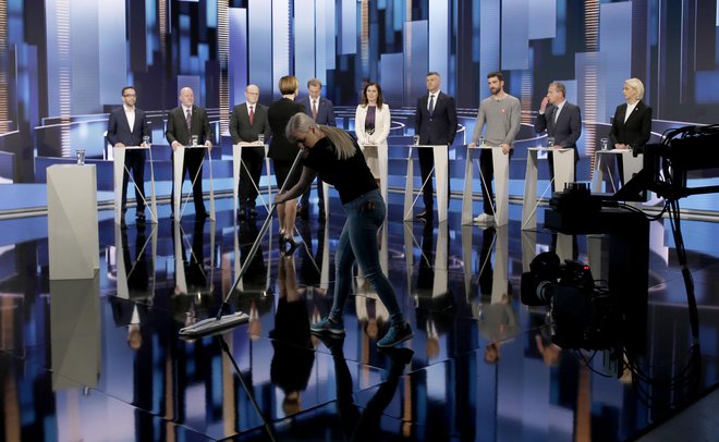 Vsebinski zasuk nacionalne televizije v desno lahko vpliva na izid volitev. FOTO: Blaž Samec
