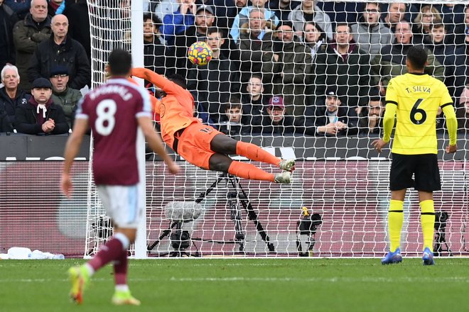 Francoz Arthur Masuaku je presenetil vratarja Mendyja za zmagoviti gol. FOTO:&nbsp;Glyn Kirk/AFP
