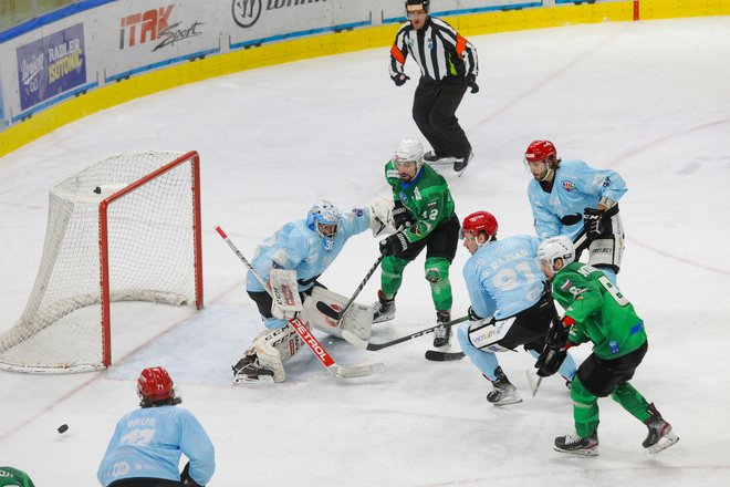Olimpijini hokejisti so le enkrat premagali Felixa Becka. FOTO: Voranc Vogel/Delo
