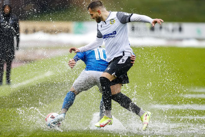 Novembra sta se na robu regularnosti že pomerila Bravo in Koper. FOTO:&nbsp;Matej Družnik/Delo
