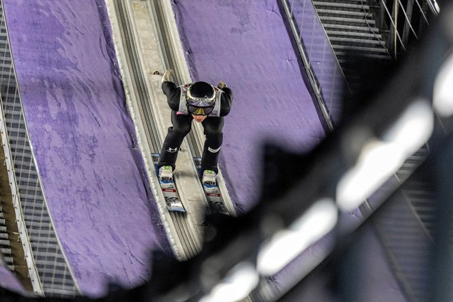 Cene Prevc je po uvodni seriji tekme v Visli na četrtem mestu. FOTO: Grzegorz Celejewski/Agencja Wyborcza/Reuters
