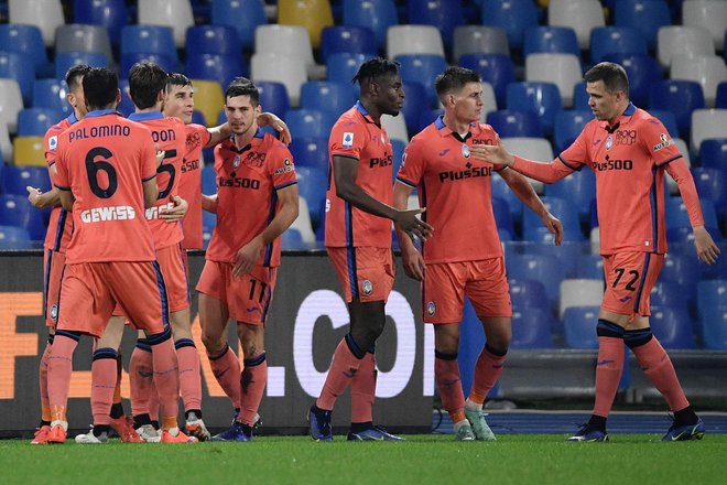 Atalanta je v derbiju v Neaplju uprozorila izvrstno predstavo in tudi po zaslugi Josipa Iličića (desno) premagala Napoli. FOTO: Filippo Monteforte/AFP
