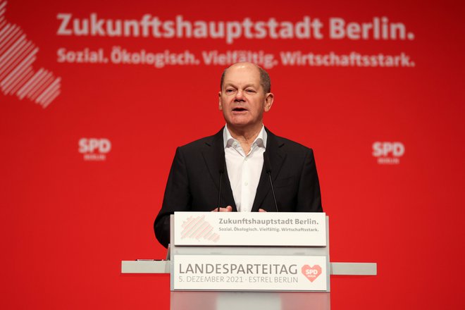 Olaf Scholz, prihodnji kancler, novo pot vidi tudi v transformaciji industrije in višji minimalni plači. FOTO: Christian Mang/Reuters
