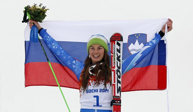 Tina Maze po osvojenem zlatem odličju v veleslalomu&nbsp;na OI v Sočiju.&nbsp;FOTO: Matej Družnik/Delo
