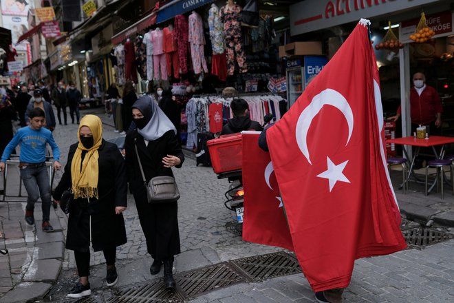 Gospodarsko krizo najbolj občutita srednji in nižji razred. FOTO:&nbsp;Murad Sezer/Reuters
