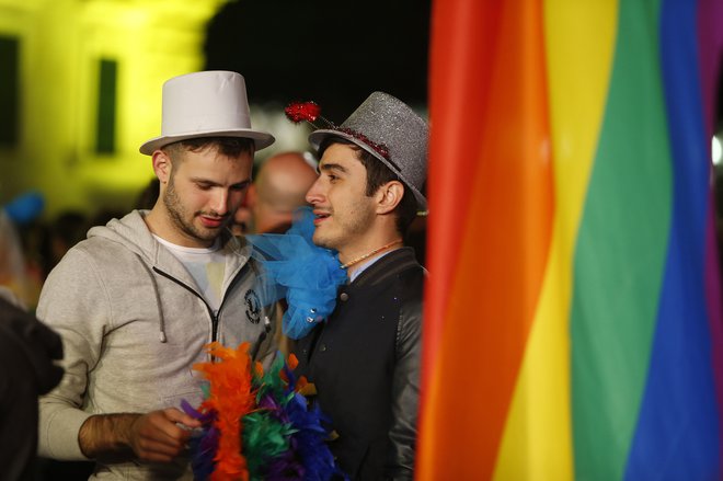 Po vzoru sprememb, ki so jih uvedli v drugih državah, bo zavrnitev krvodajalca zaradi tveganega spolnega vedenja po novem časovno omejena. FOTO:&nbsp;Darrin Zammit Lupi/Reuters
