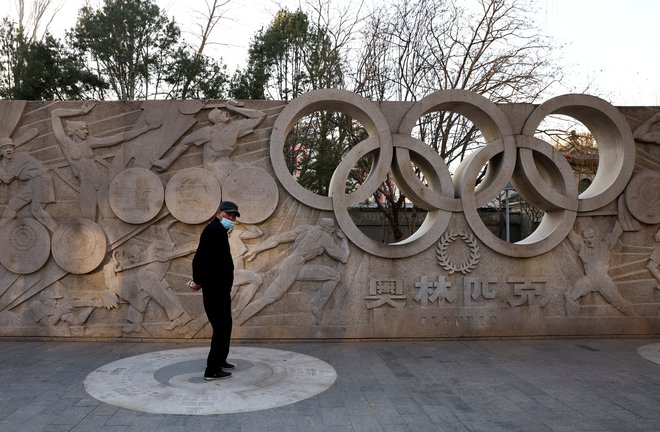 Vodstvo v Pekingu je včeraj zagrozilo ZDA, da bodo &raquo;plačale visoko ceno&laquo; zaradi diplomatskega bojkota OI. FOTO: Thomas Peter/Reuters
